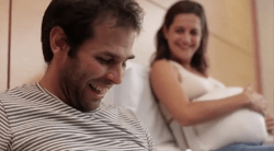 Los padres ya pueden sentir un bebé dentro en el emotivo viral de Huggies 3 huggies_baby