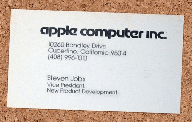 La tipografía de moda en los años 80 12 tarjeta-visita-steve-jobs-ReasonWhy.es_