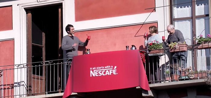 La original acción de Nescafé para que hables con tu vecino 2 nescafe accion vecinos