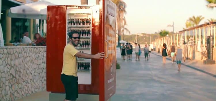 El original mupi de Super Bock que regala cerveza si eres su amigo 6 Mupi de Super Bock