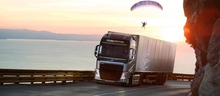 El spot de Volvo Trucks nos sorprende con 'The Flying Passenger' 7 spot volvot trucks 2