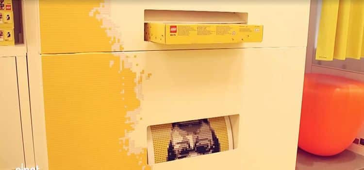 Build a self-portrait with pieces of Lego in London Lego store 9 Autorretrato con piezas de lego
