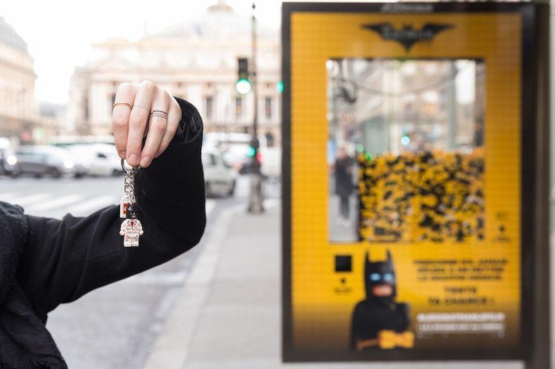 The original Bus Shelters to promote the 'Lego Batman' Movie 23 Promoción Lego Batman en Marquesinas de autobús