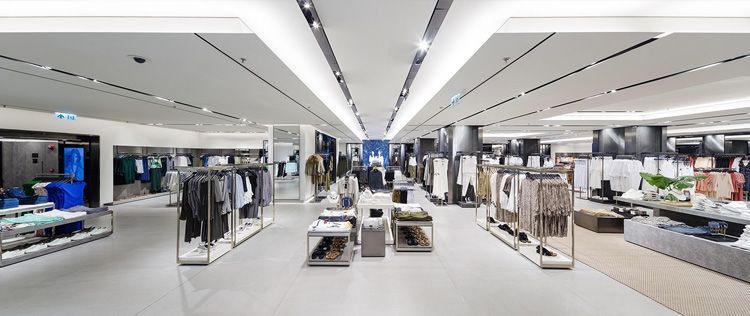 The marketing and advertising strategy of Zara 17 Interior de Tienda Zara