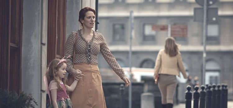 Emotional TV Ad from Allegro where a mother tries to find a costume for her daughter 7 emotivo spot de allegro 1