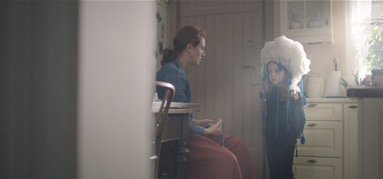 El emotivo spot de Allegro de una madre buscando un disfraz para su hija 3 Emotivo Spot de Allegro