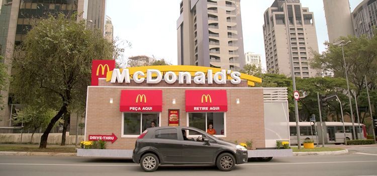 La última acción de marketing de McDonald's reinventa el Drive-Thru 4 marketing mcdonalds drive thruck 1