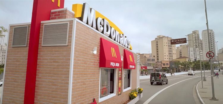 The last McDonald's marketing action reinvents the Drive-Thru in Brazil 1 marketing mcdonalds drive thruck 2