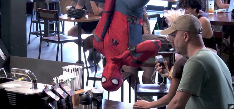 Spider-man grabs coffee in a Starbucks 2 spider man tomando cafe starbucks 2