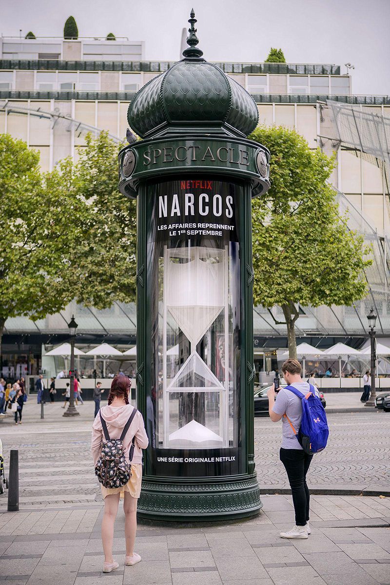 Un reloj de cocaína gigante para promocionar 'Narcos' 14 Reloj de cocaína de Netflix