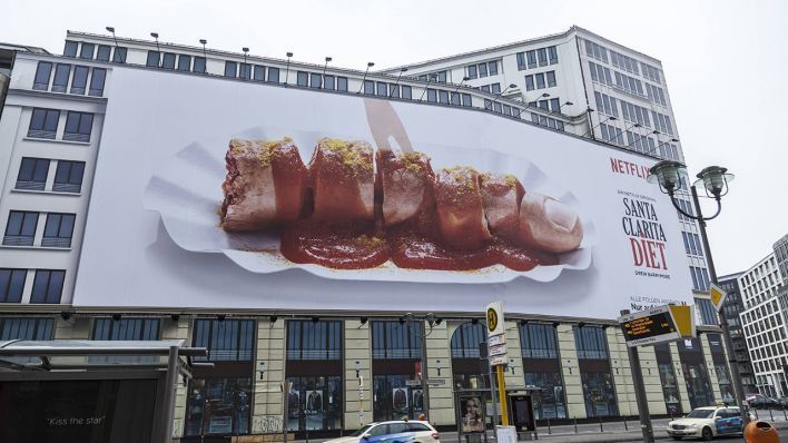 Marketing and advertising strategy of Netflix | Santa Clara Diet Billboard Marketing and advertising strategy of Netflix | Santa Clara Diet Billboard
