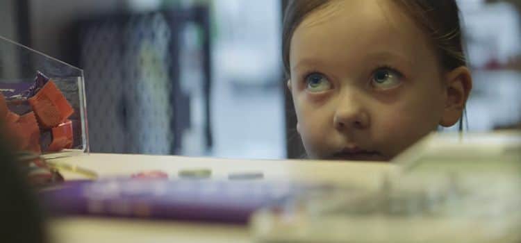 The emotional Cadbury TV advert: 'Mum's Birthday' 3 Spot de Cadbury: Mum's Birthday