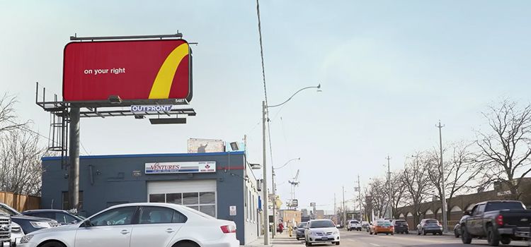 McDonalds billboards tell you the way with their "arches" 10 Publicidad Exterior de McDonalds: Follow the arches
