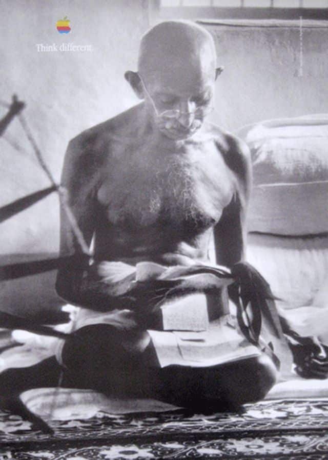 Anuncios históricos: "Think different", de Apple 28 Think Different - Ghandi