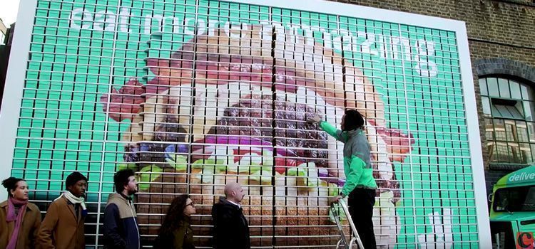 La valla de publicidad que se puede comer de Deliveroo 5 valla de publicidad de deliveroo 1