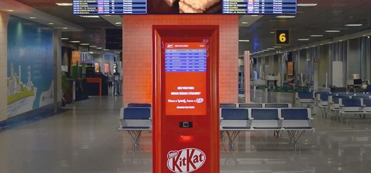 "Delayed Flight Break Machine" gives you free Kit Kat chocolates 3 Kit Kat vending machine