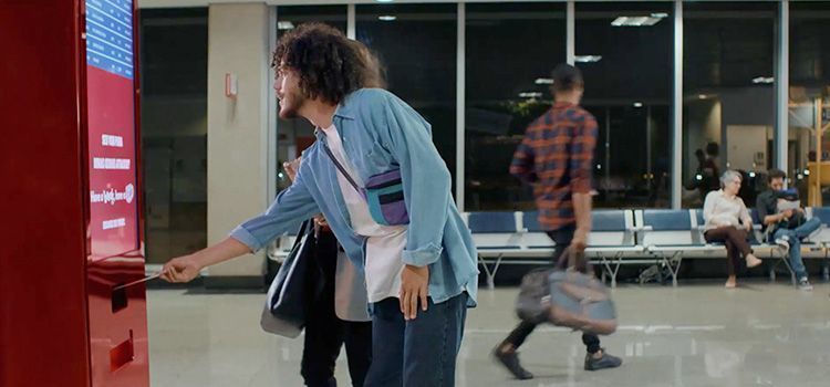 La máquina de Kit Kat gratis si tu vuelo ha sido retrasado 7 maquina kit kat aeropuerto 3