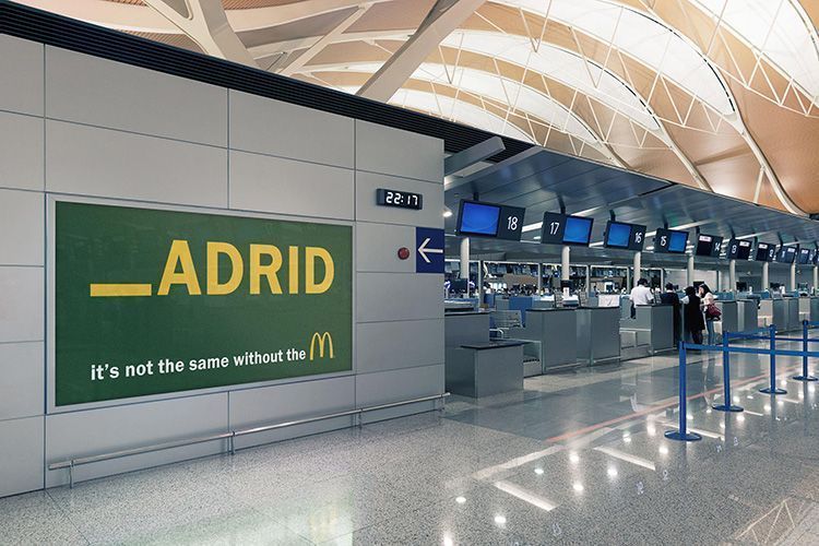 "M", a McDonald's advertising campaign in airports 19 Publicidad de McDonald's - Madrid