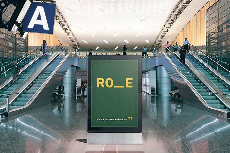 "M", a McDonald's advertising campaign in airports 18 Publicidad de McDonald's - Rome