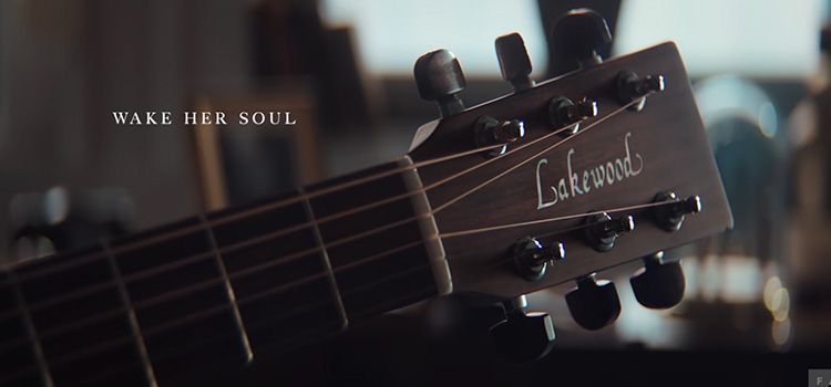 The emotional commercial of Lakewood guitars: "Wake her soul" 1 anuncio de guitarras lakewood 01
