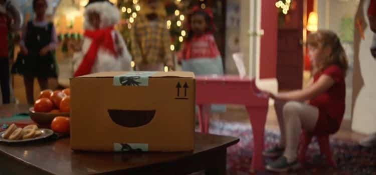 El anuncio de Navidad de Amazon trae de vuelta las cajas que cantan 9 anuncio de navidad de amazon 01
