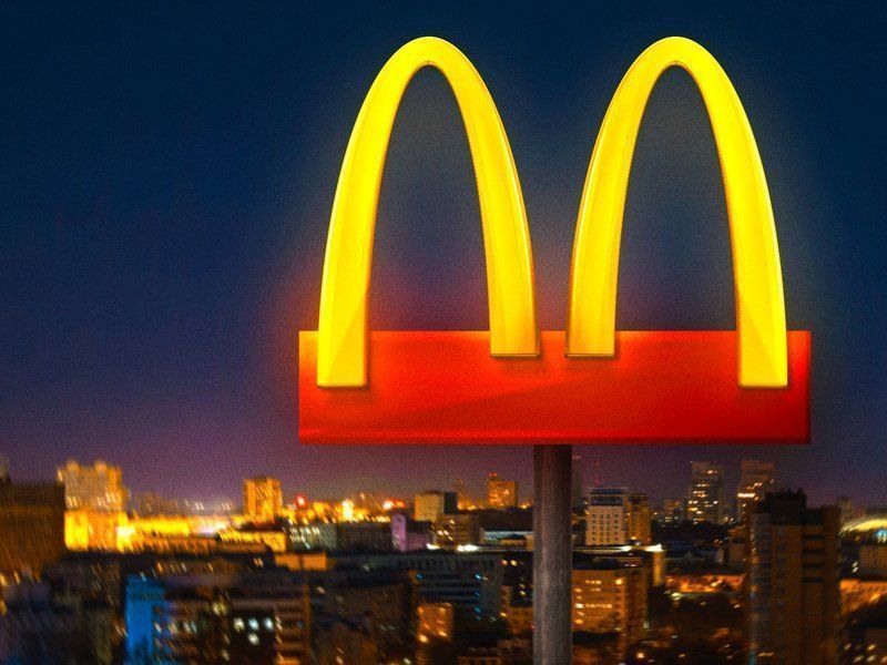 Grandes marcas que han cambiado su logo por el Coronavirus 13 mcdonalds logo coronavirus