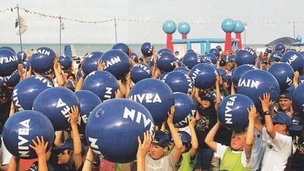 La pelota de Nivea, un éxito del marketing 5 Pelota de Nivea Avion
