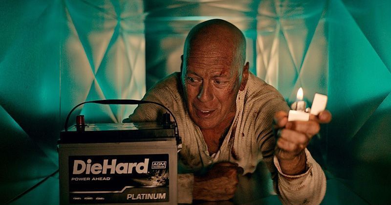 Bruce Willis is John McClane in this car battery commercial 3 Bruce Willis como John McLane | Die Hard