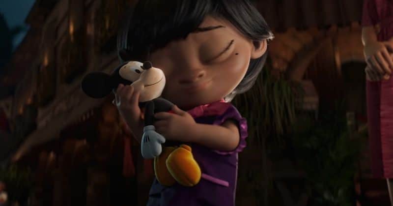 Disney's Christmas Commercial for 2020: "From Our Family To Yours" 3 Anuncio de Navidad de Disney 2020