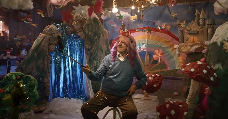 Orange Christmas advert introduces us to "Unicorn Grandad" 3 anuncio de navidad de orange 01