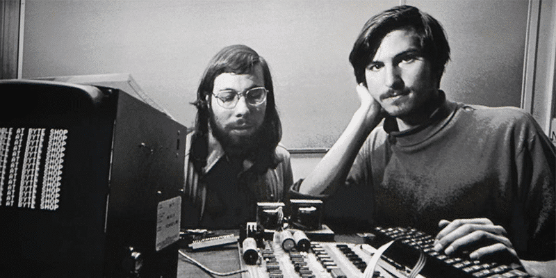 Who created the Apple logo? 16 Steve Jobs and Wozniak