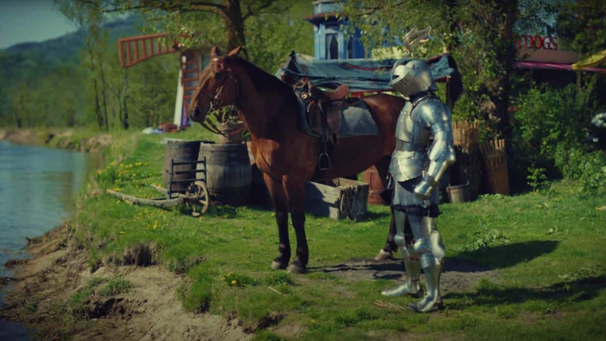 The funny Lego commercial and the misfortunes of "The Damp Knight" 7 anuncio lego caballero 01