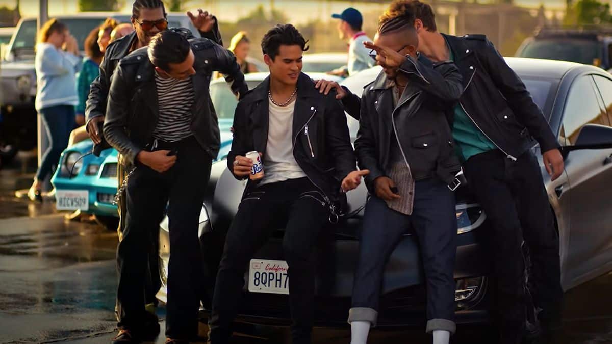 Pepsi covers "Grease" to launch a limited edition of its can 5 pepsi versiona grease 01