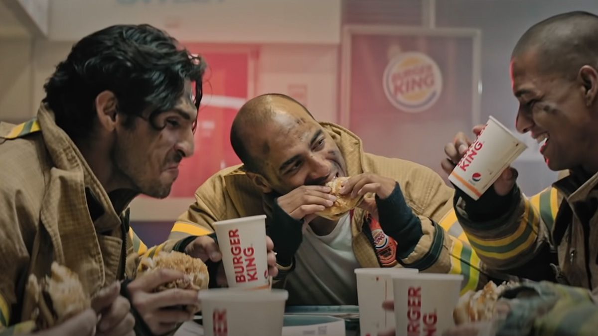 La campaña de publicidad de Burger King rinde tributo a los bomberos 9 publicidad de burger king bomberos 01