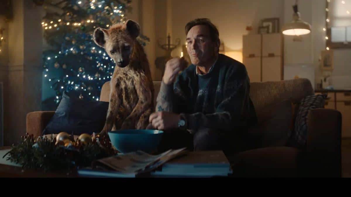 Amazon Prime Video's surreal Christmas advert 3 anuncio de navidad de amazon prime 01