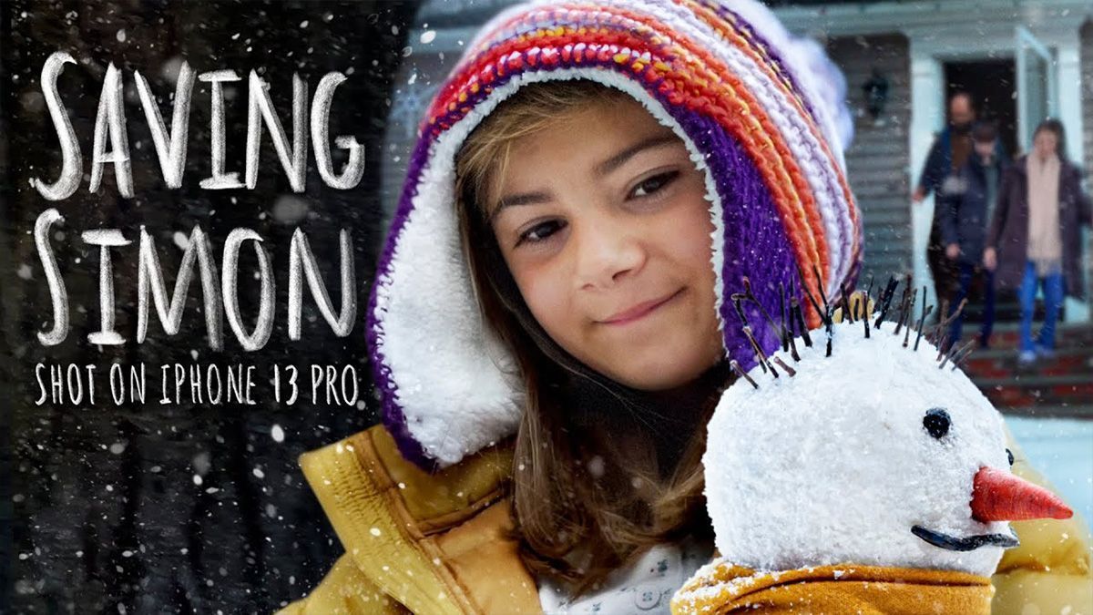 Apple's Christmas advert is an emotional history: "Saving Simon" 5 anuncio de navidad de apple saving simon 01