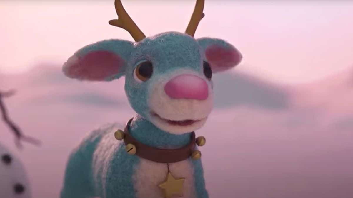 Macy's Christmas commercial features Tiptoe The Reindeer 7 anuncio de navidad de macys tiptoe 01