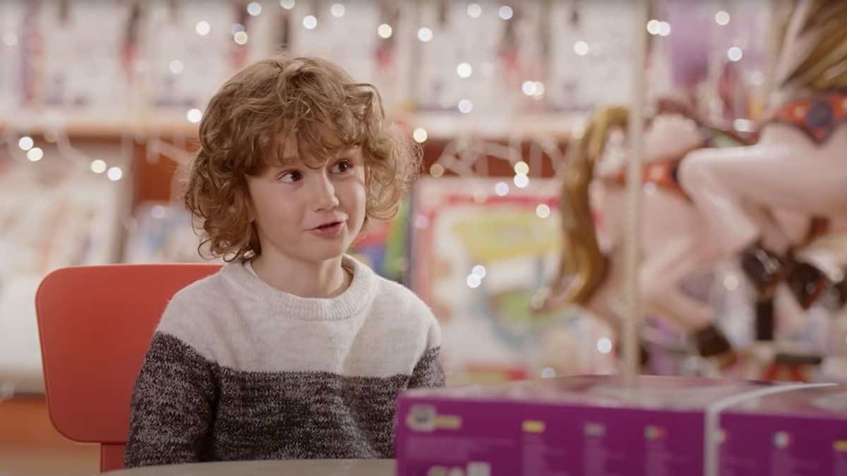 El anuncio de Navidad de Toys R Us rompe los esquemas tradicionales 5 anuncio de navidad de toysr us 01