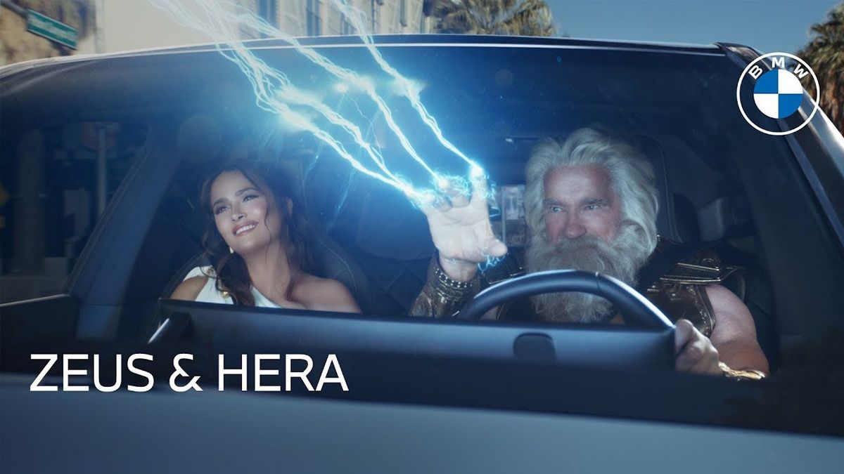 El anuncio de BMW con Schwarzenegger y Salma Hayek: Zeus y Hera 7 anuncio de bmw zeus y hera 01