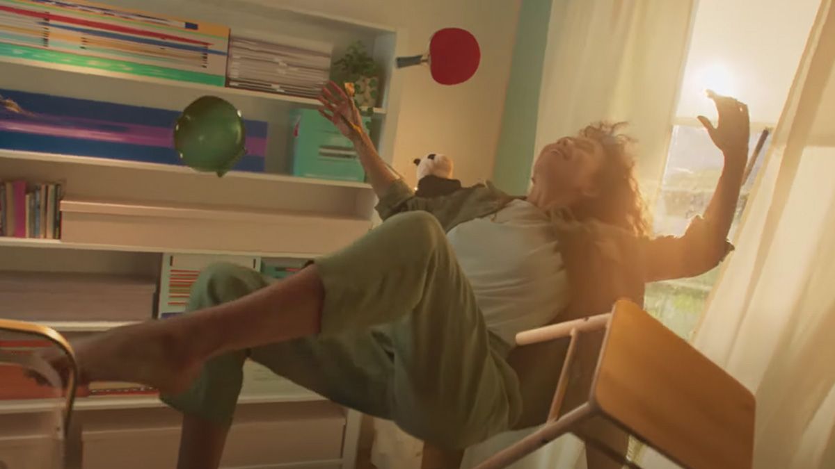The Ikea advert invites us to relax through play 9 anuncio de ikea let play unwind your mind 01