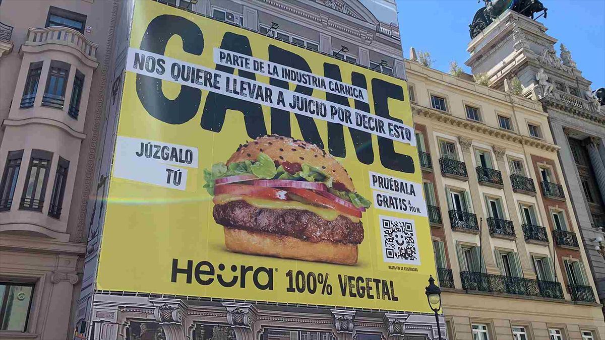 La lona publicitaria de Heura que ha denunciado la indústria cárnica 3 Lona publicitaria de Heura | Carne