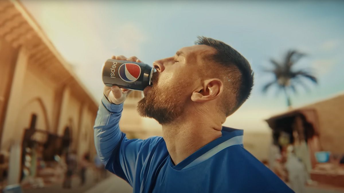 El anuncio de Pepsi para el Mundial recupera la esencia de los 90 9 anuncio de pepsi nutmeg royale 01