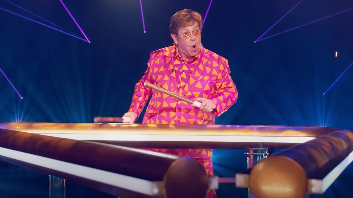 Elton John roba el show en el anuncio de Doritos para la Super Bowl 1 anuncio de doritos super bowl elton john 01