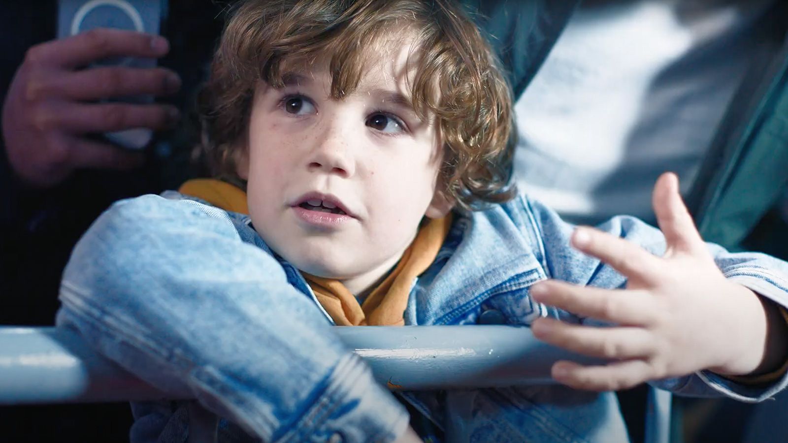 Volkswagen's funny commercial: "The Hand" 7 anuncio de volkswagen the hand 01