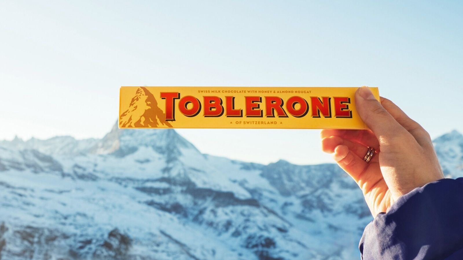 Toblerone, obligada a eliminar el monte de su logo. ¿Por qué? 2 toblerone cambio logo cervino 01