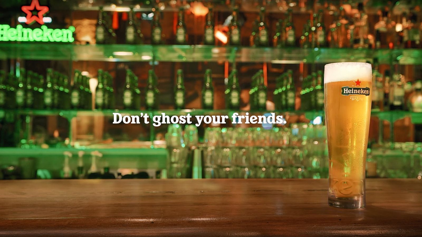 Heineken’s funny campaign: «The Ghosted Bar» 2 accion de heineken dont ghost your friends 01