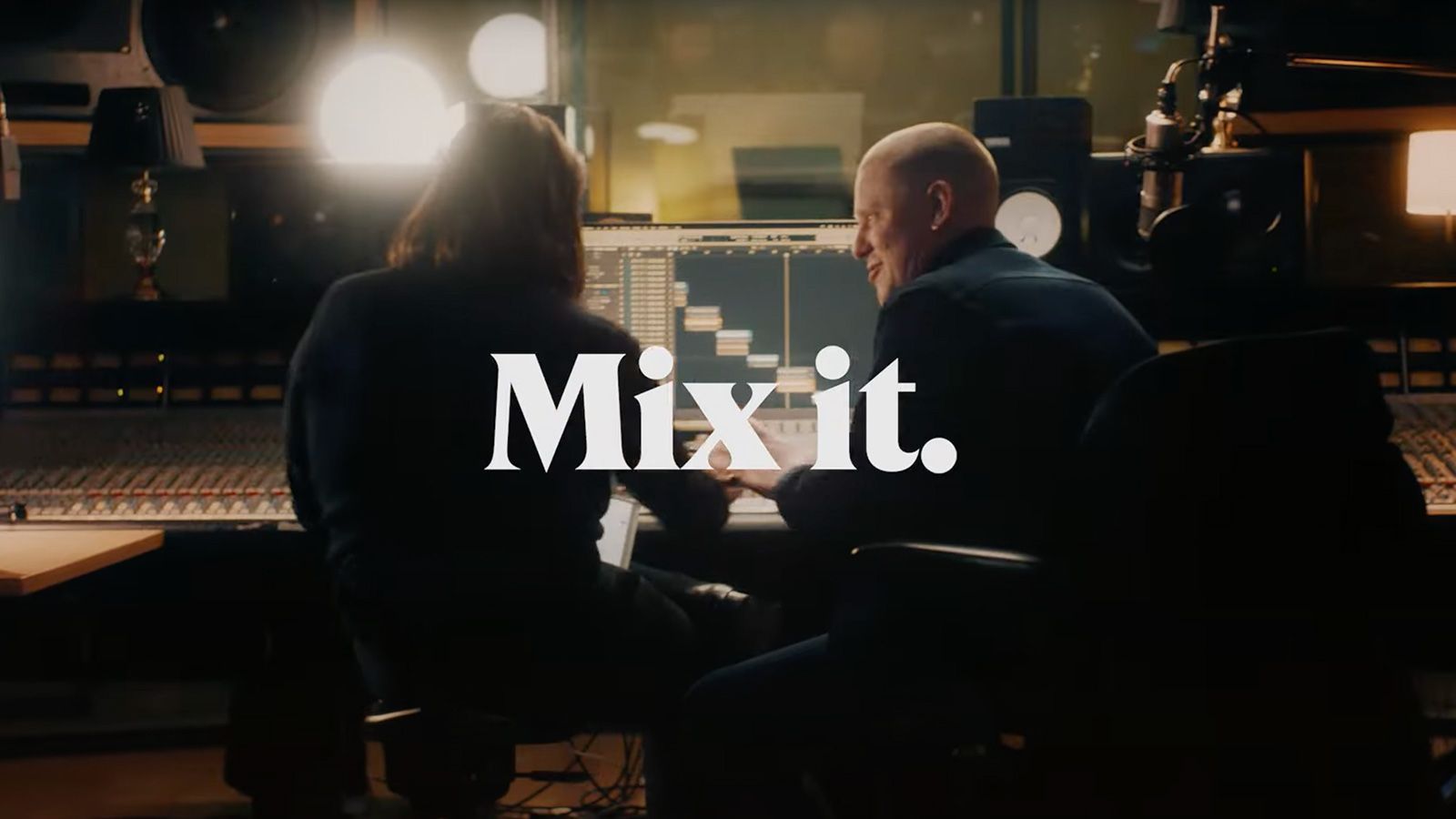 Anuncio de WeTransfer | Think It, Make It, Move It Anuncio de WeTransfer | Think It, Make It, Move It