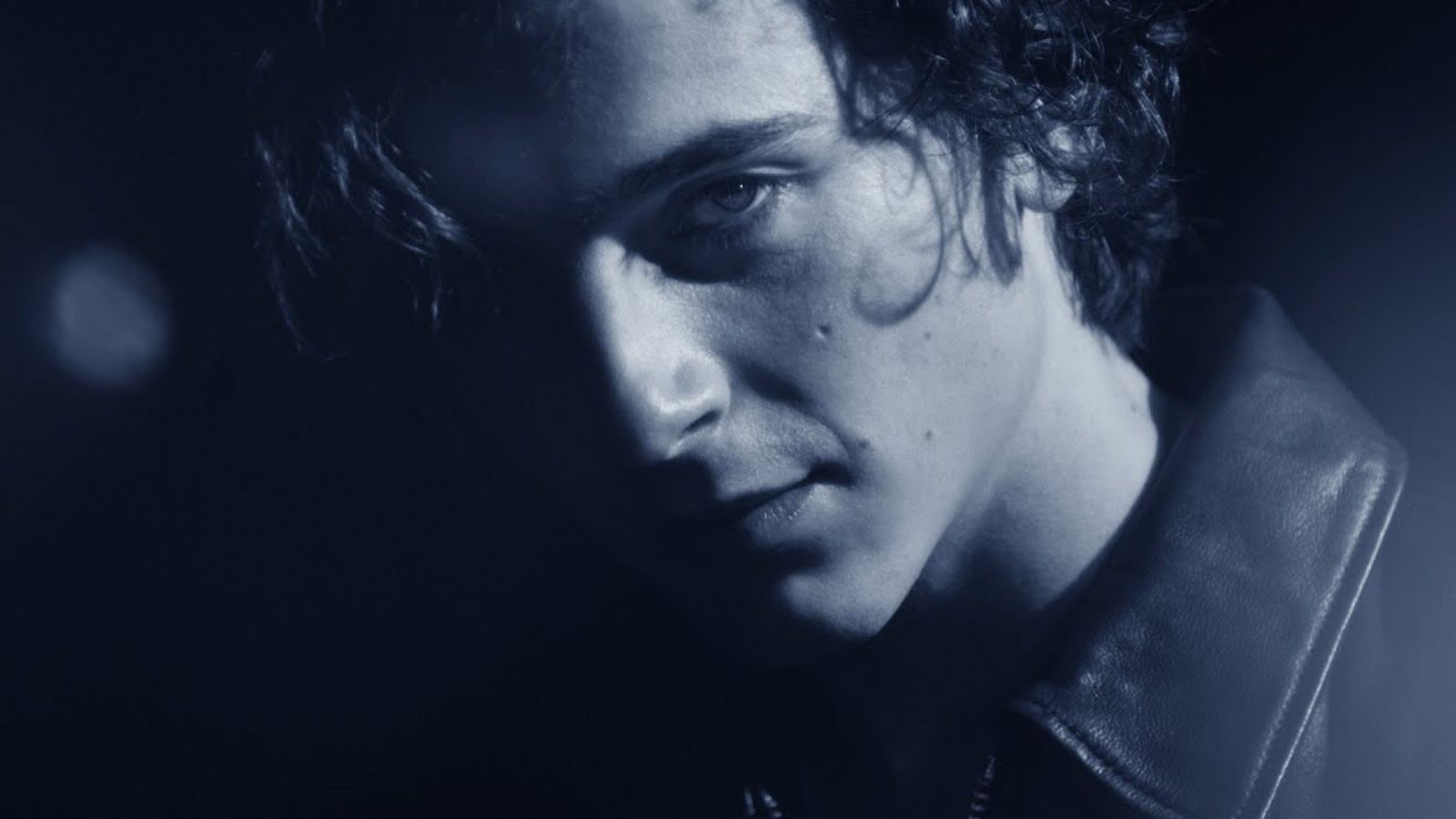 Who is the actor in the Bleu de Chanel commercial? 6 actor del anuncio de blue chanel