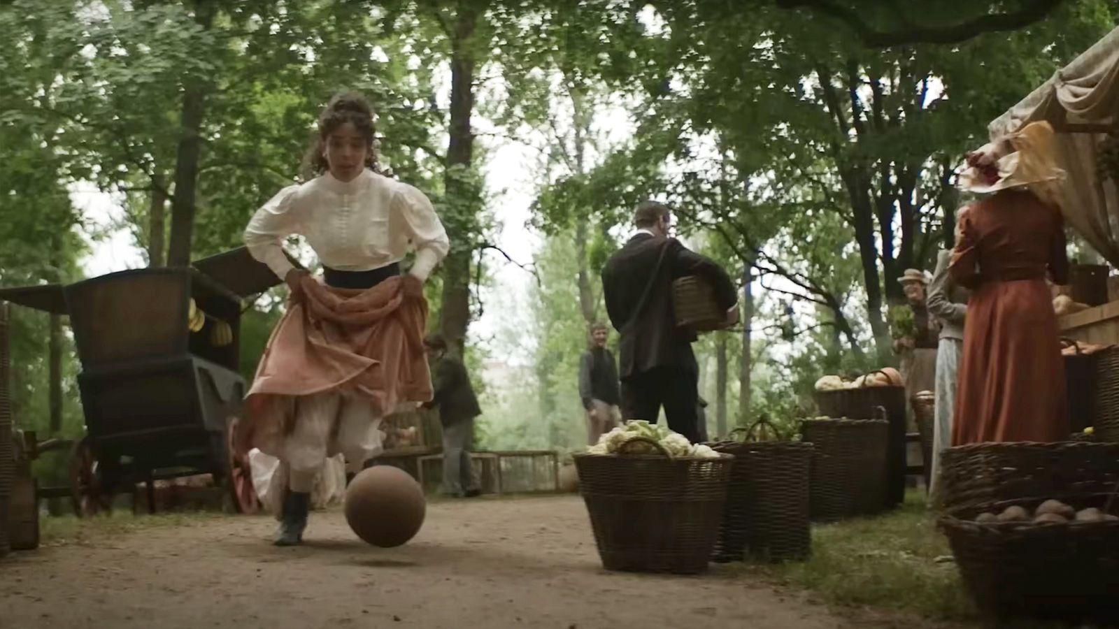 Hyundai's commercial about the evolution of women's football 3 anuncio de hyundai goal of the century