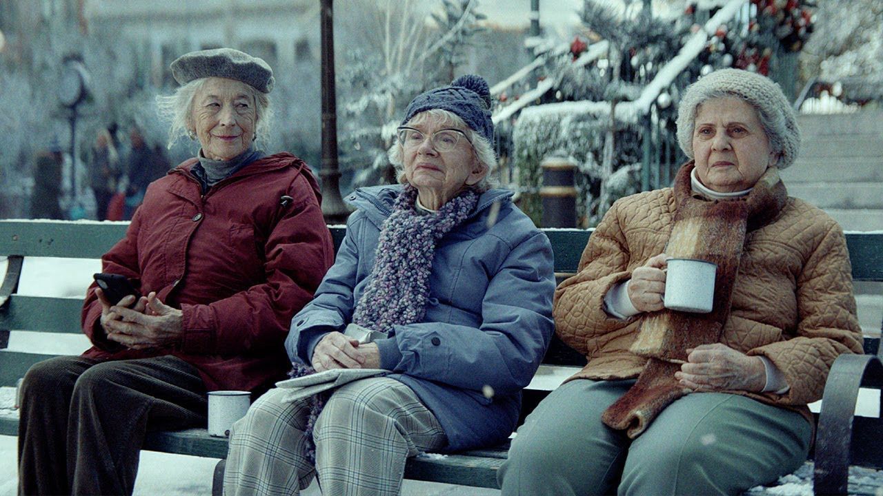 Amazon's Christmas commercial 2025: "Joy Ride" 3 anuncio de navidad de amazon la alegria de compartir